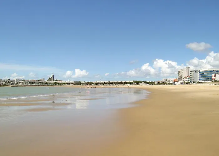 Gorgeous Apartment In Royan With Kitchen