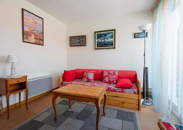 Gorgeous Apartment In Royan With Kitchen