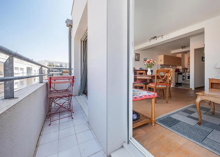 Gorgeous Apartment In Royan With Kitchen