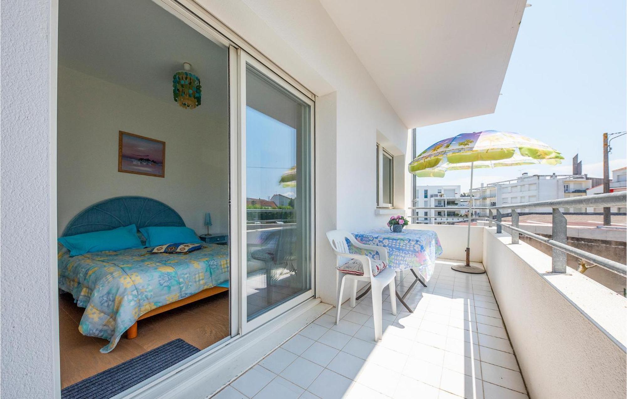 Gorgeous In With Kitchen Appartement Royan