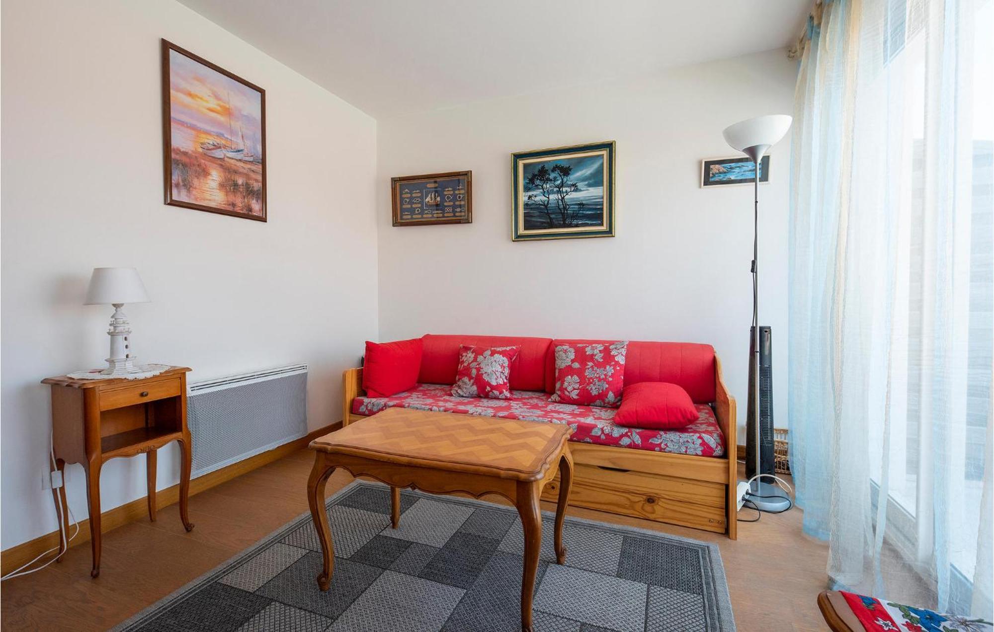 Gorgeous In With Kitchen Appartement Royan